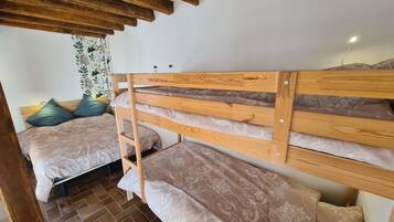 Lit parapluie, Wi-Fi gratuit, draps fournis