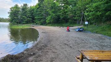 Relax by the serene lake with a picnic table and enjoy water activities like canoeing and paddleboarding.