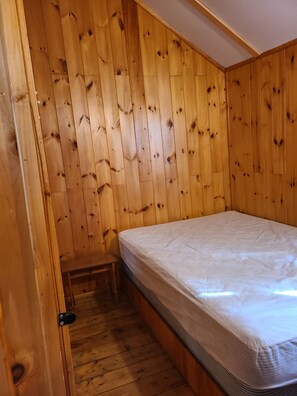 A room with wooden walls and a single bed. - Quaint, Rustic, Lakefront Cottage - The beach is at your door! (Parham)