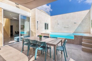 Outdoor dining - Celestina Farmhouse  (Ix-Xagħra)