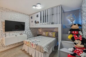 4 habitaciones, tabla de planchar con plancha, cuna de viaje y wifi 