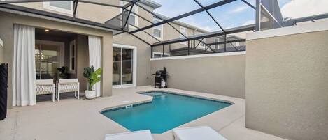 Een verwarmd zwembad