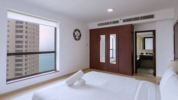 Classic Apartment, 2 Bedrooms, Marina View | 2 bedrooms, Egyptian cotton sheets, premium bedding, in-room safe