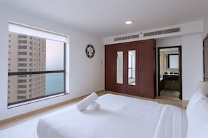 Classic Apartment, 2 Bedrooms, Marina View | 2 bedrooms, Egyptian cotton sheets, premium bedding, in-room safe