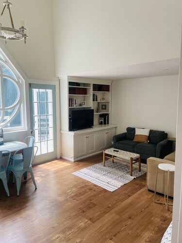 Maison Roseaux - walk to beaches! Come relax, unwind, and rejuvenate.