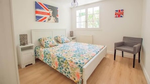 Unclassified image, 4 of 12, button - La Coubre - APT 2/4 pers 65m2 terrace and secure parking lot (Saint-Palais-sur-Mer)