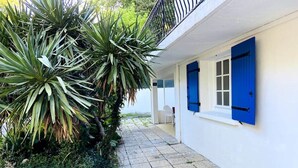 Unclassified image, 2 of 12, button - La Coubre - APT 2/4 pers 65m2 terrace and secure parking lot (Saint-Palais-sur-Mer)