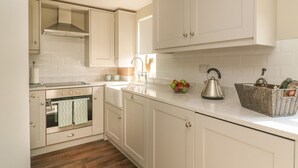 Cottage | Bếp riêng | Tủ lạnh, máy rửa bát, ấm điện, lò nướng bánh mì 