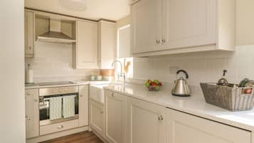 Cottage | Bếp riêng | Tủ lạnh, máy rửa bát, ấm điện, lò nướng bánh mì