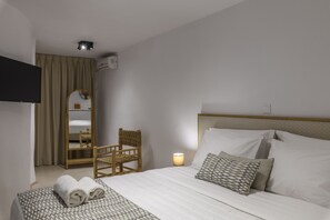 4 bedrooms, in-room safe, iron/ironing board, free WiFi - Ikos Residence (Mykonos)