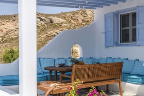 Outdoor dining - Ikos Residence (Mykonos)