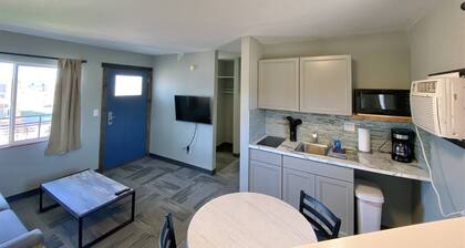 Suite 308 - Newly Renovated 2nd Floor Apartment!