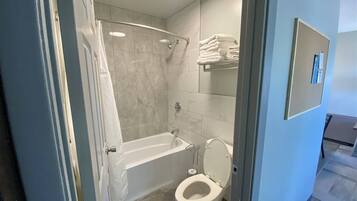 Bathtub, towels