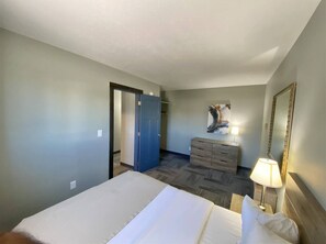 1 bedroom, WiFi, bed sheets - Suite 308 - Newly Renovated 2nd Floor Apartment! (Rapid City)