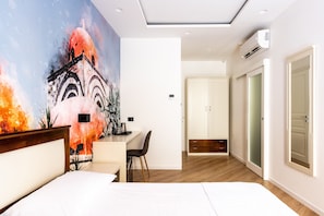 1 Schlafzimmer, Zimmersafe, Schreibtisch, kostenloses WLAN