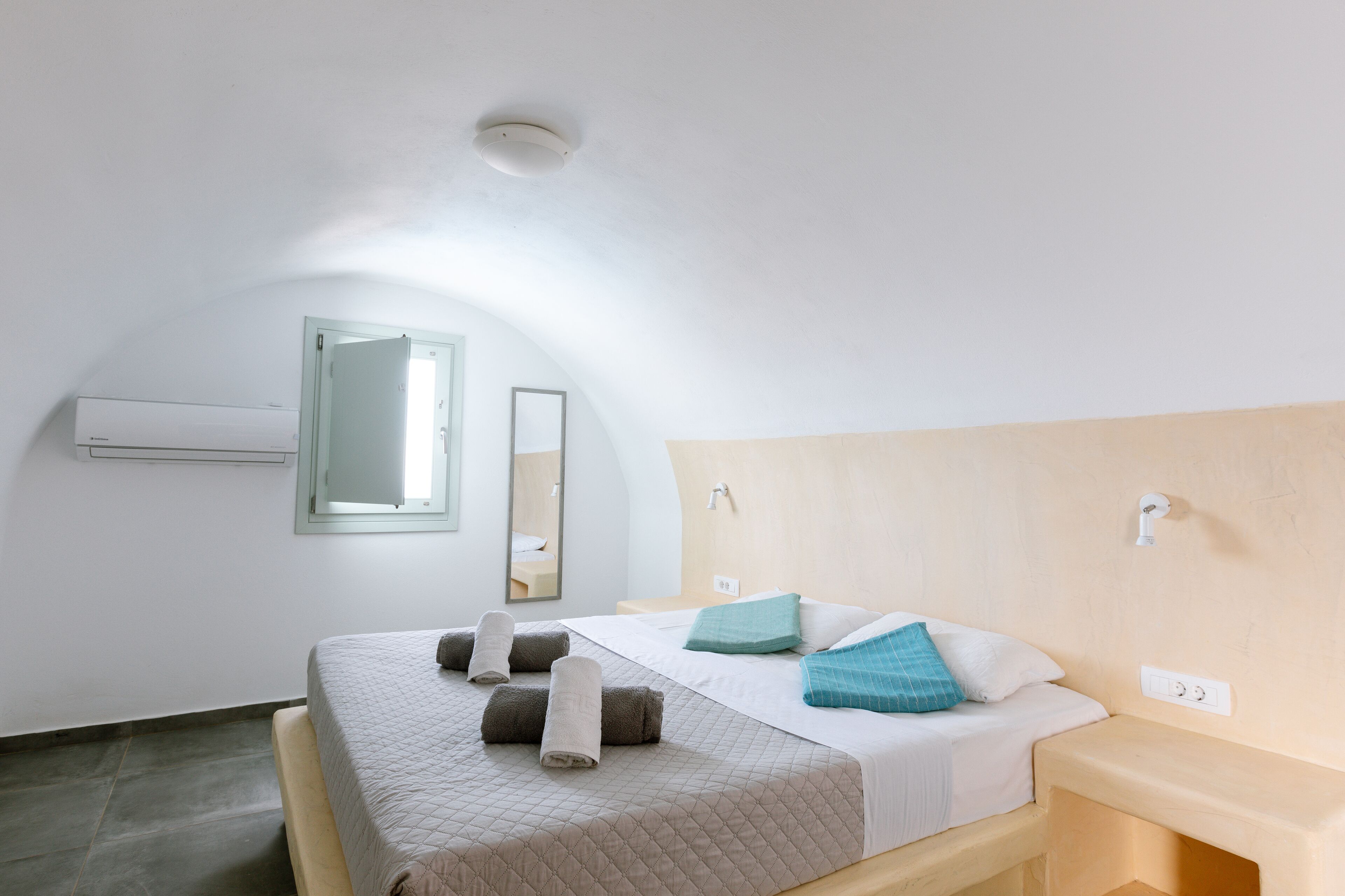 Photo - White Element