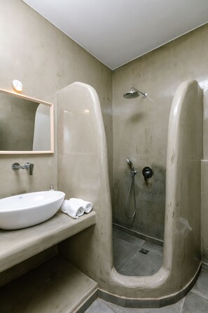Deluxe Room, 1 Katil Ratu (Queen) dengan Katil Sofa, Non Smoking | Bilik Mandi | Pancuran mandi, hulu semburan mandi hujan 
