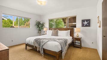 4 bedrooms, iron/ironing board, travel crib, free WiFi