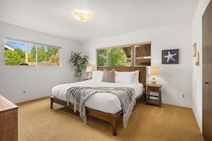 4 bedrooms, iron/ironing board, travel crib, free WiFi