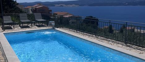 Piscine extérieure, piscine chauffée