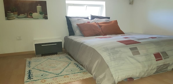 2 bedrooms, desk, iron/ironing board, travel cot