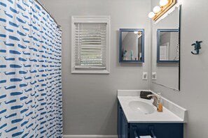 Ensemble douche/baignoire, sĂšche-cheveux