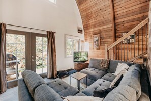 Hytte - 1 soveværelse | Opholdsområde | Computerskærme