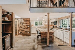 Private kitchen - 78mbr - Wood Stove - Wifi - Pets Ok - Bbq - Sleeps 6 1 Bedroom Home by RedAwning (Deming)