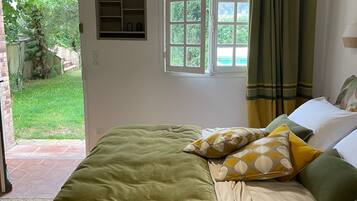 1 chambre, coffres-forts dans les chambres, fer et planche Ă repasser