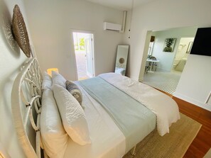 1 bedroom, iron/ironing board, free WiFi, bed sheets - La Tortuga Historic Downtown Pass A Grille St Pete Beach 6 (St Pete Beach)