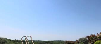 Volare e Cantare Villa with heated pool