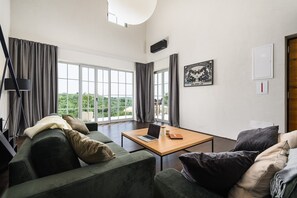 TV - Volare e Cantare Villa with heated pool (Momjan)