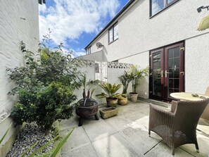 Terrace/patio - Driftwood, Crantock, sandy beach & coastal walks (Crantock)