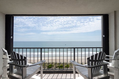 Stunning remodeled oceanfront condo in Station One