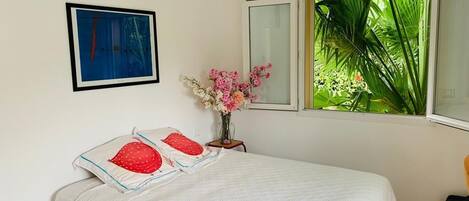 3 bedrooms, iron/ironing board, WiFi, bed sheets