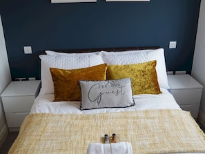 1 bedroom, desk, iron/ironing board, free WiFi
