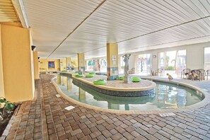 Innendørsbasseng