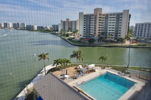 Pool - ✨Amazing Bay Views + Amenities-Windward Point 507✨ (Fort Myers Beach)