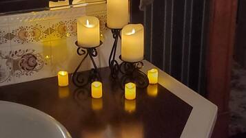 Romantic Suite, 1 Bedroom, Non Smoking, Jetted Tub | Private spa tub