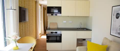 Luxury Suite, 1 Queen Bed, Non Smoking, Kitchenette | Private kitchen | Full-sized fridge, microwave, oven, stovetop