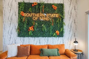 Interior - New Gulch, Rooftop, Deck View 1 Mile to Broadway! (Nashville)