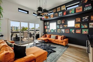 TV, fireplace, offices, printers - New Gulch, Rooftop, Deck View (Nashville)