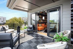 Terrace/patio - New Gulch, Rooftop, Deck View 1 Mile to Broadway! (Nashville)