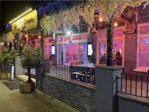2 restaurants, breakfast, lunch, dinner served; Greek cuisine 