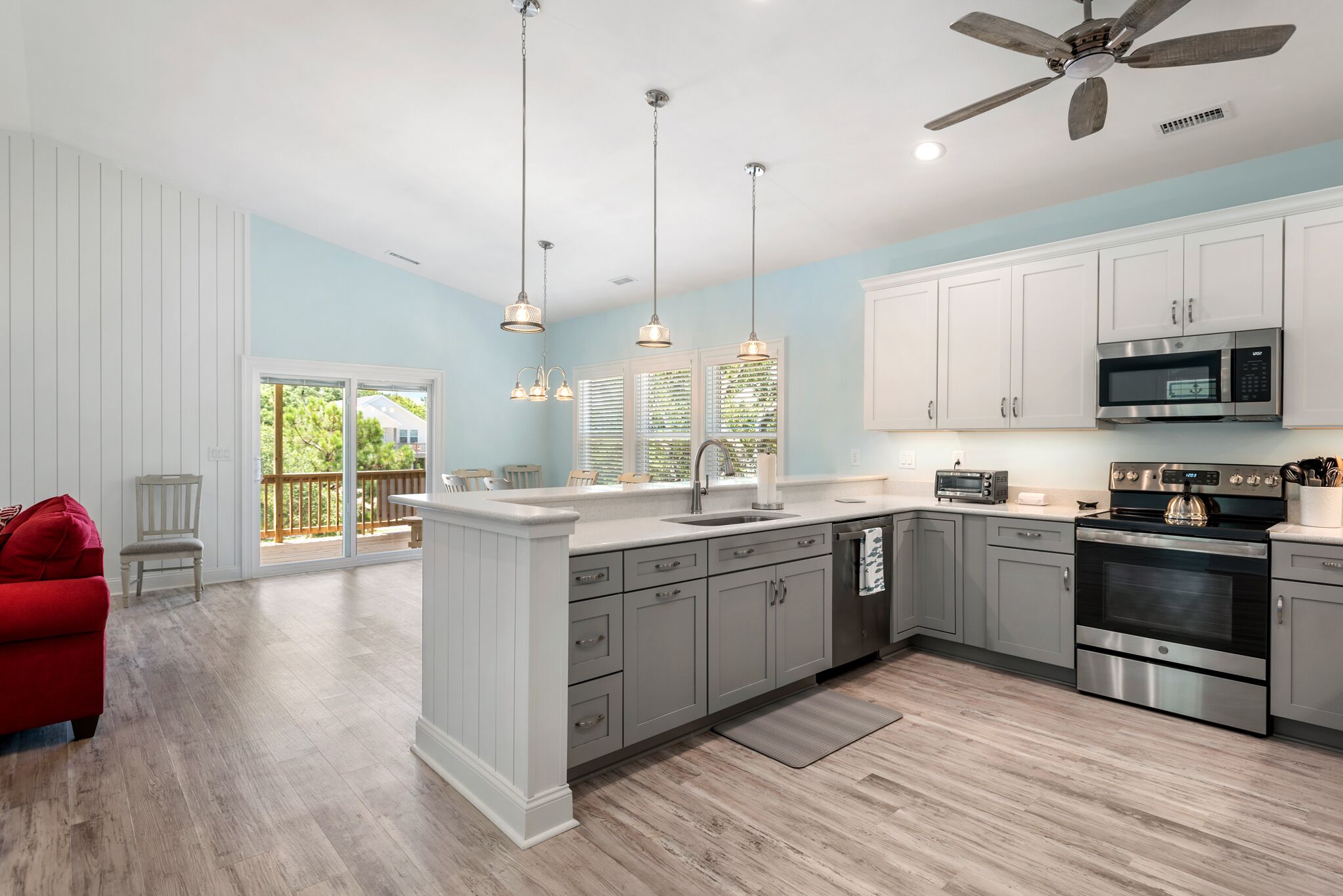 Refrigerador, microondas, horno y parrilla de estufa 