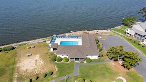 Exterior - Tranquility Cove: New Build, Elevator, Pool Access (Nags Head)