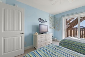 4 bedrooms, desk, iron/ironing board, WiFi