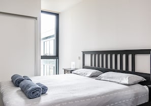 2 bedrooms, iron/ironing board, travel cot, free WiFi