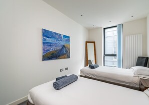 2 soverom, strykejern/-brett, reiseseng for barn og wi-fi (inkludert)