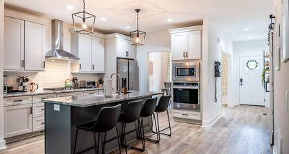 New Build! 5 Bedrooms & 3.5 Baths! 5 minutes to Golf and the Village